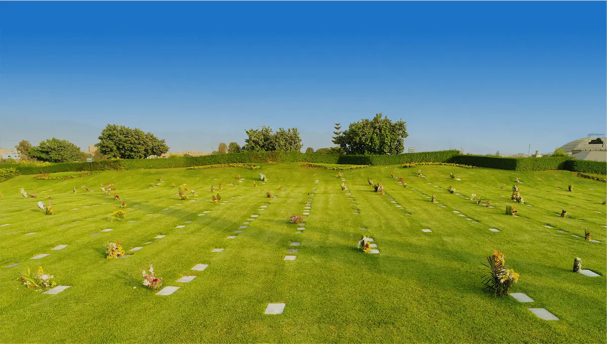 Asesora Margarita Sánchez explicando beneficios de camposantos tipo parque en Lima.